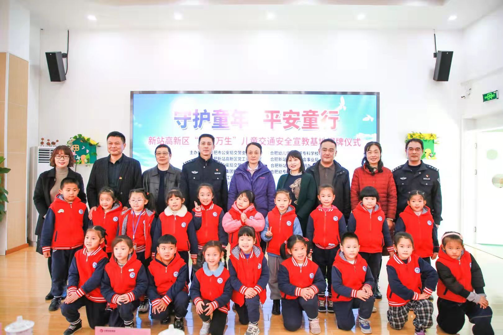 合影.jpg 合影.jpg