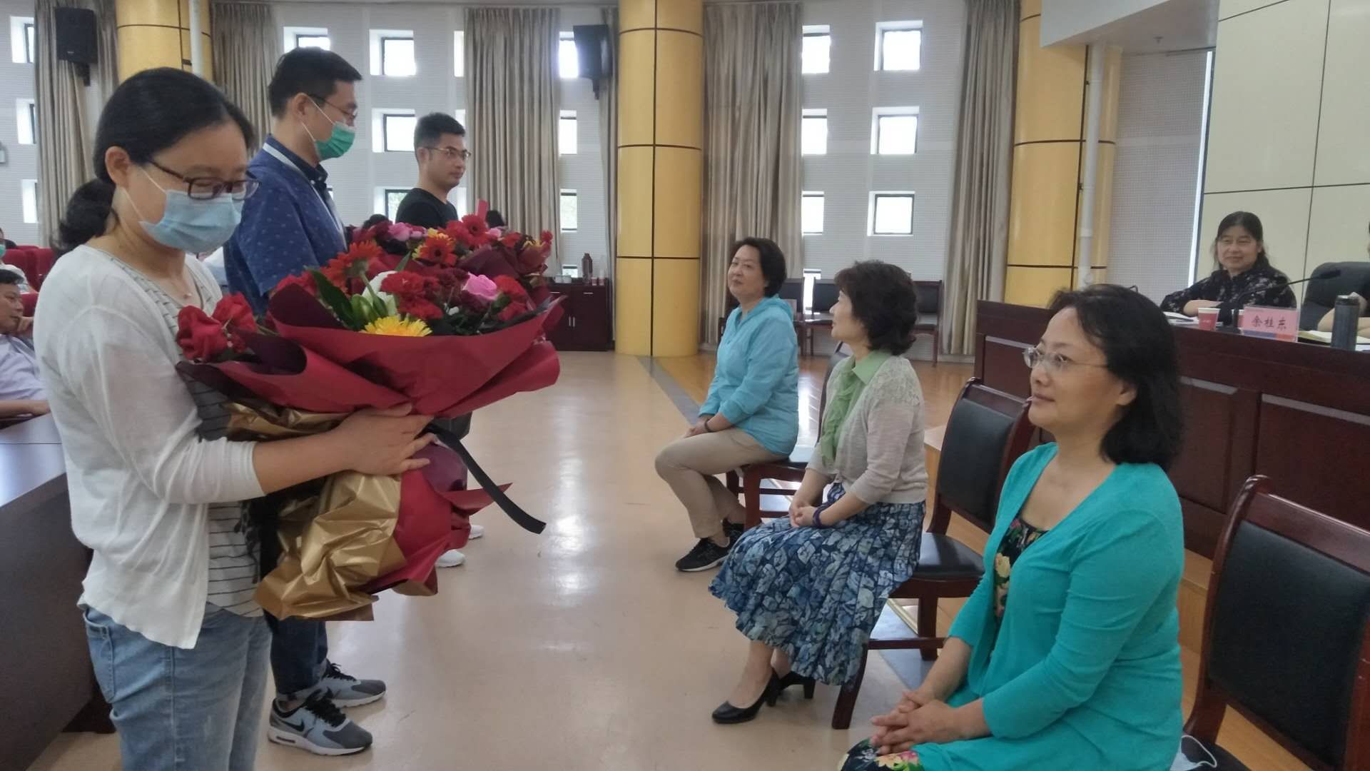 拜三师1献花3.jpg 拜三师1献花3.jpg